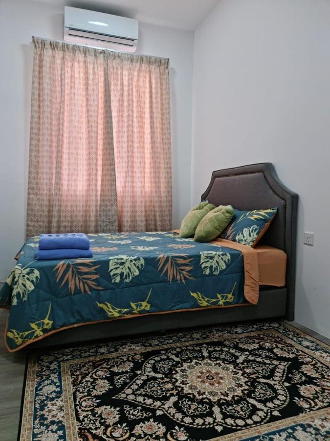 Rhr Deluxe Guesthouse Kinarut Papar Sabah - Pool View Exteriör bild